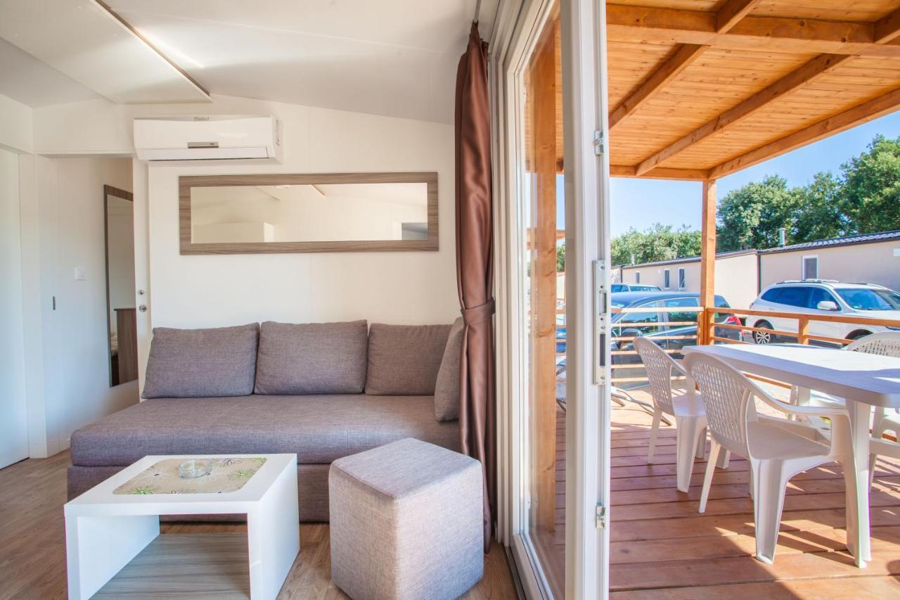Mobile Homes Delta Marine At Campsite Rapoca Nerezine Exteriör bild